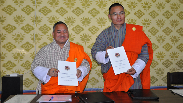 PM+MoLHR-Minister+Performance-Agreement-12